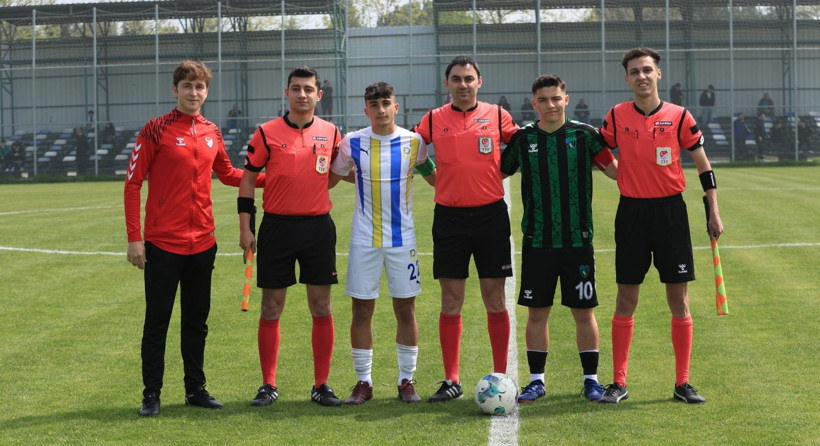 Kocaelispor - Belediye Derincespor U-19 maçının fotoğrafları - Resim: 19