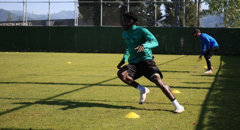 Depremzede Ramazan Manzhi, Kocaelispor U-19’da deneniyor - Resim : 1
