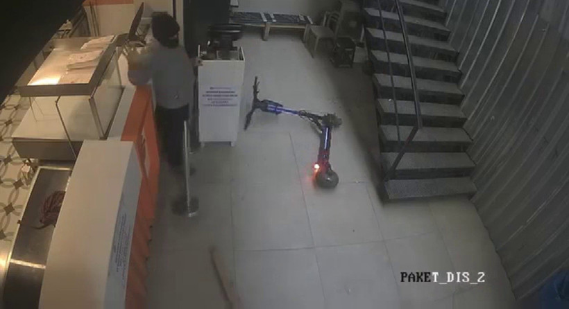 Ölümden kıl payı kurtuldu! O anlar anbean kameralara yansıdı - Resim : 2