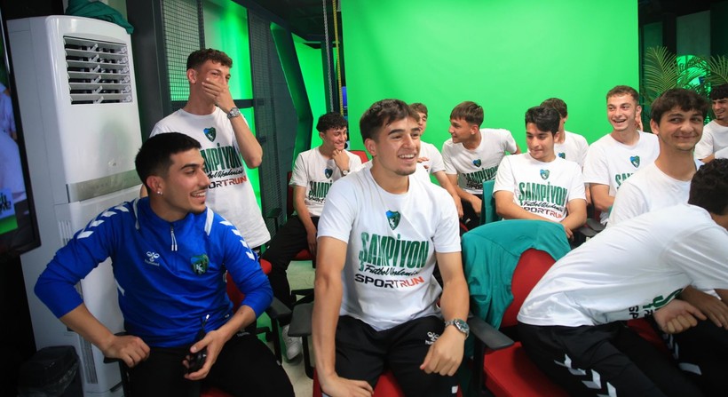 Kocaelispor U-19 Nokta TV stüdyolarında - Foto Galeri- - Resim: 44