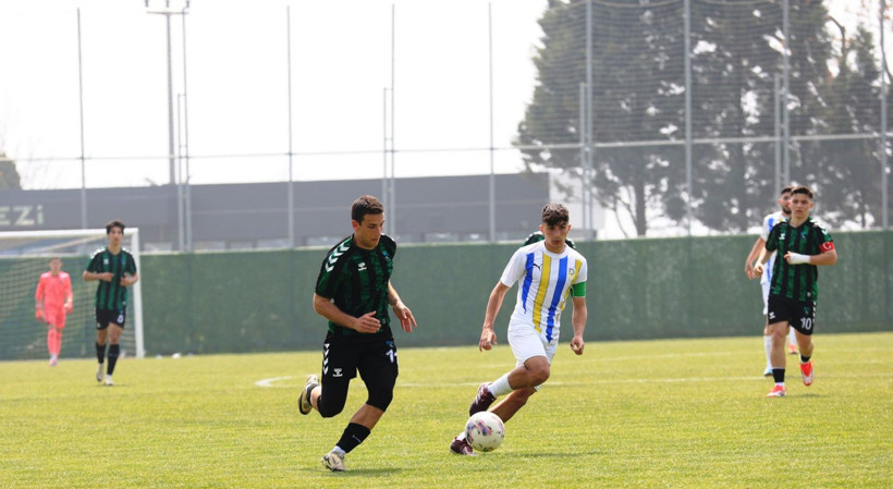 Kocaelispor - Belediye Derincespor U-19 maçının fotoğrafları - Resim: 53