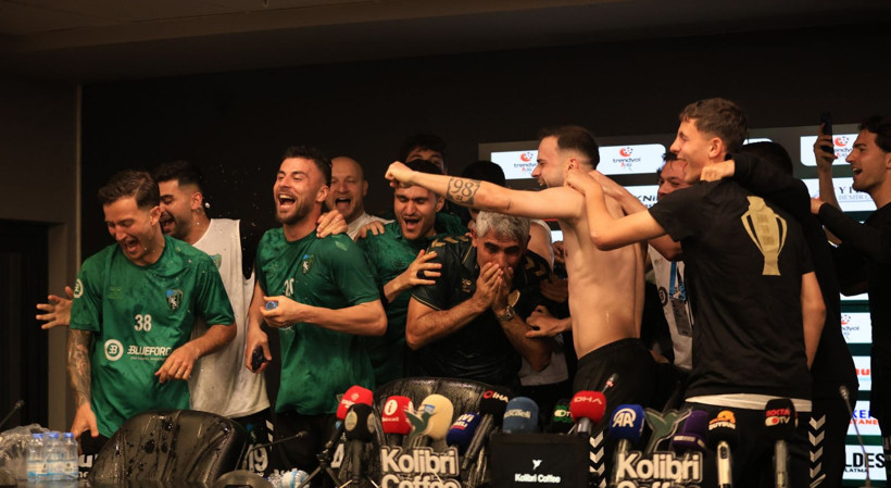 İsmet Taşdemir’den unutamayacağı basın toplantısı! Nasıl ıslandı belli değil! - Resim: 26