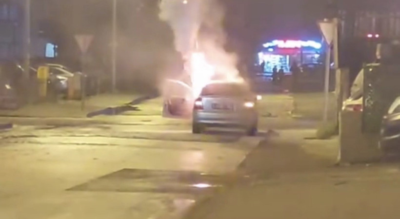 Otomobil alev topuna döndü! - Resim : 1