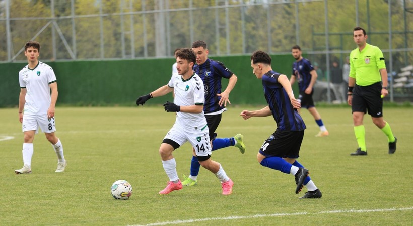 Kocaelispor - Karacabey Belediyespor U-19 maçının fotoğrafları - Resim: 82
