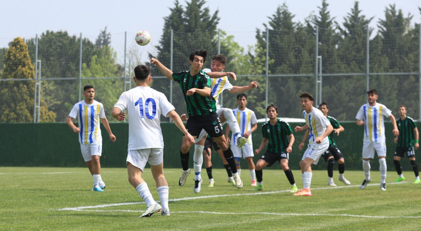 Kocaelispor - Belediye Derincespor U-19 maçının fotoğrafları - Resim: 26