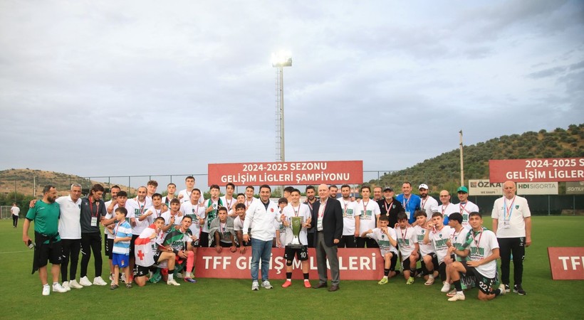 Kocaelispor U-19’da büyük coşku… Şampiyonluk bizim kupa bizim! Foto Galeri - Resim: 29