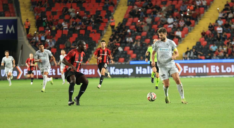 Gaziantep Futbol Kulübü - Kocaelispor maçının ilk yarısından kareler - Resim: 22