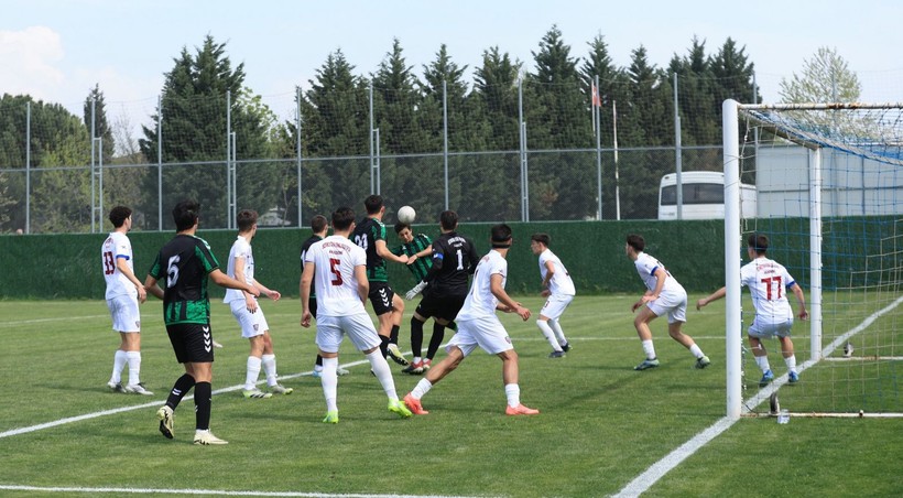 Kocaelispor - Mustafakemalpaşaspor maçının fotoğrafları - Resim: 41