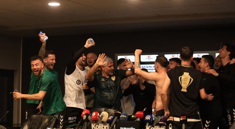 İsmet Taşdemir’den unutamayacağı basın toplantısı! Nasıl ıslandı belli değil! - Resim: 43