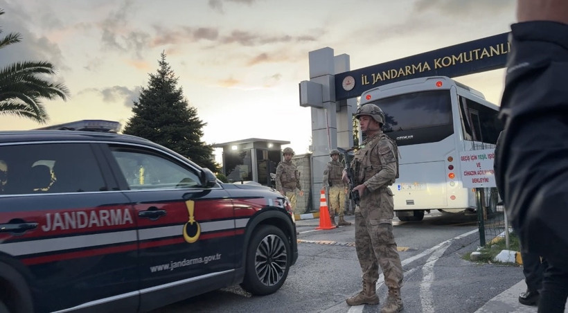 Ünlü isimler sağlık kontrolünden geçti... Komutanlığa getirildiler! - Resim : 1