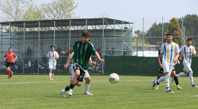 Kocaelispor - Belediye Derincespor U-19 maçının fotoğrafları - Resim: 24