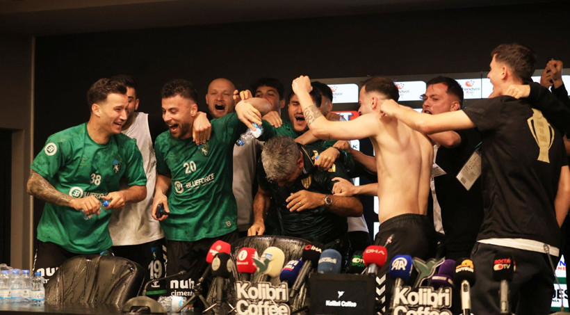 İsmet Taşdemir’den unutamayacağı basın toplantısı! Nasıl ıslandı belli değil! - Resim: 23