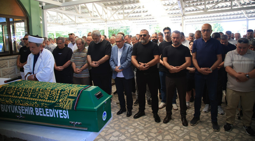 Murat Aydın, babasını son yolculuğuna uğurladı - Resim : 5