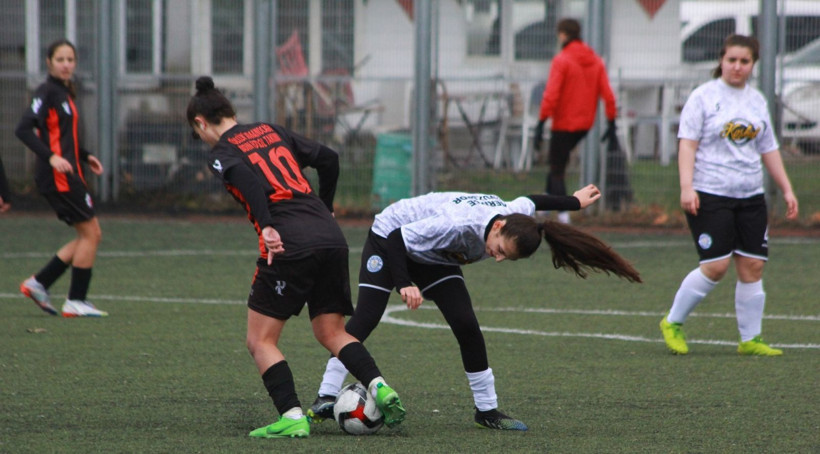 Gölcükspor - Derince Yavuzspor kadın futbol maçının fotoğrafları - Resim: 14