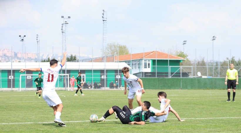 Kocaelispor - Mustafakemalpaşaspor maçının fotoğrafları - Resim: 18