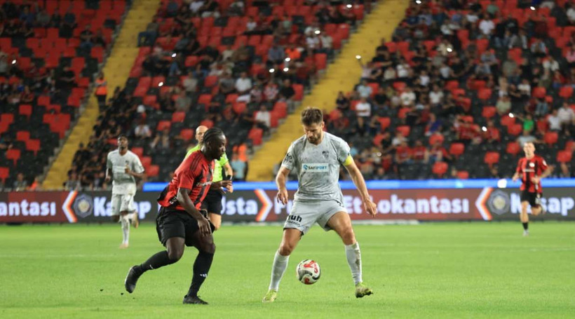 Gaziantep Futbol Kulübü - Kocaelispor maçının ilk yarısından kareler - Resim: 19