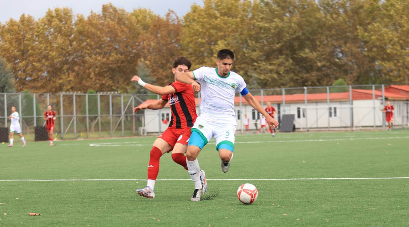 Gölcükspor U-19, 4’te 4’ü 90’da kaçırdı! “1-1” - Resim : 12
