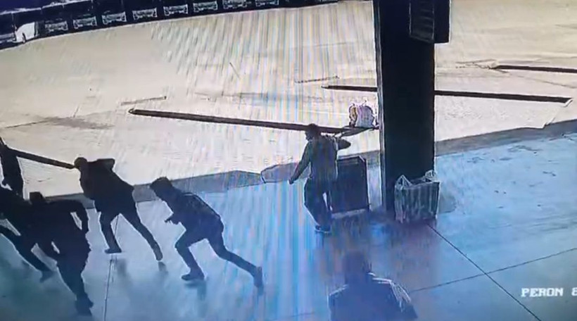 Otogarda rastgele ateş açan şahıs etkisiz hale getirilmişti... Dehşet anları kamerada! - Resim : 4