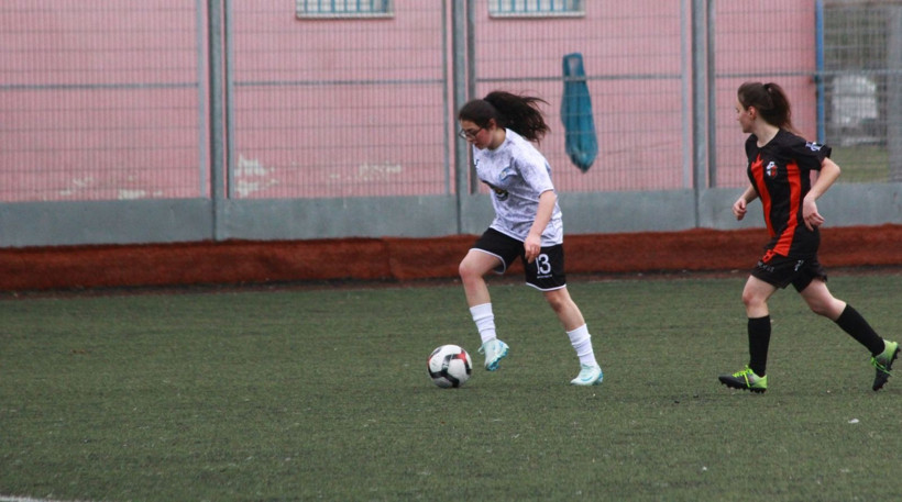 Gölcükspor - Derince Yavuzspor kadın futbol maçının fotoğrafları - Resim: 2