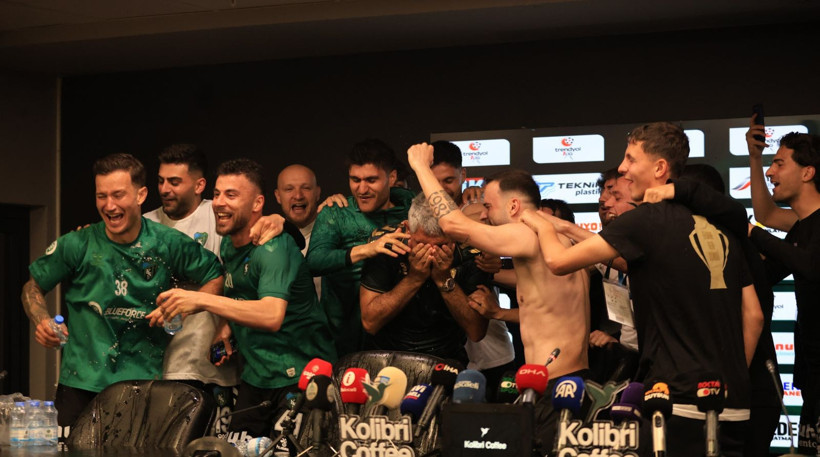 İsmet Taşdemir’den unutamayacağı basın toplantısı! Nasıl ıslandı belli değil! - Resim: 25