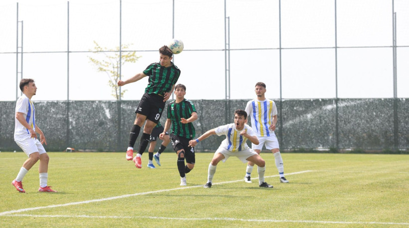 Kocaelispor - Belediye Derincespor U-19 maçının fotoğrafları - Resim: 78