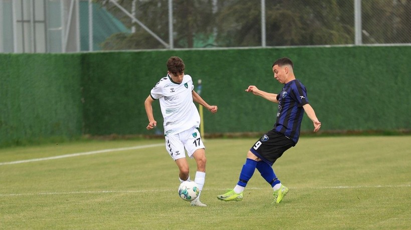 Kocaelispor - Karacabey Belediyespor U-19 maçının fotoğrafları - Resim: 15