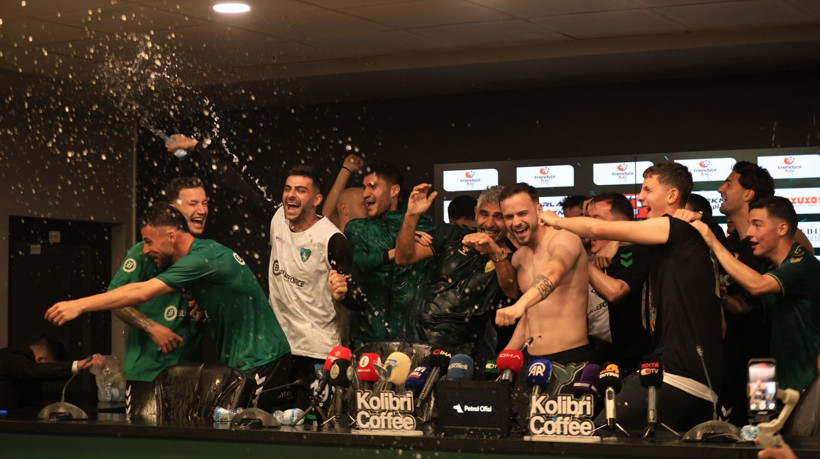 İsmet Taşdemir’den unutamayacağı basın toplantısı! Nasıl ıslandı belli değil! - Resim: 39