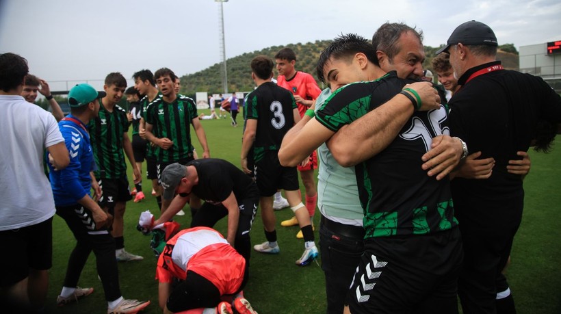 Kocaelispor U-19’da büyük coşku… Şampiyonluk bizim kupa bizim! Foto Galeri - Resim: 5
