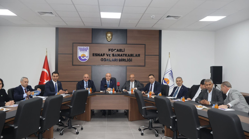 İYİ Partili Erhan Usta: Esnaf pandemiden beri sıkıntıda - Resim : 2