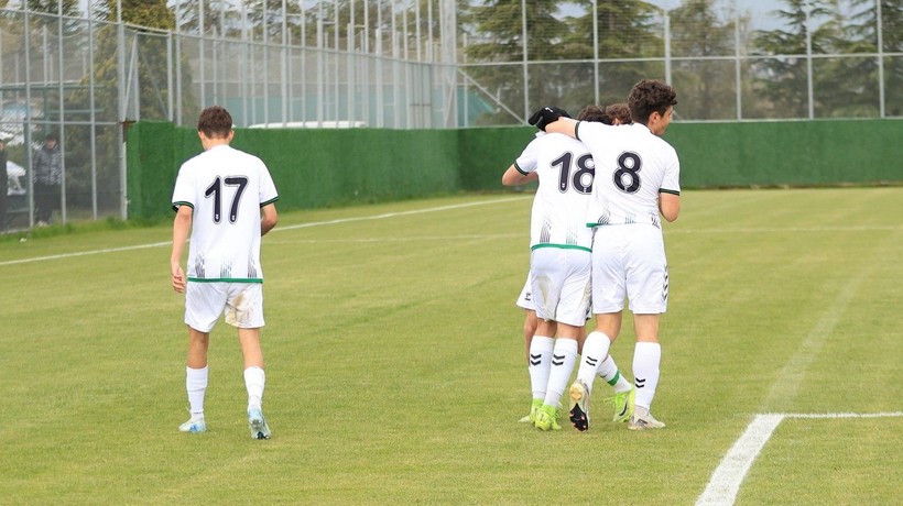 Kocaelispor - Karacabey Belediyespor U-19 maçının fotoğrafları - Resim: 35
