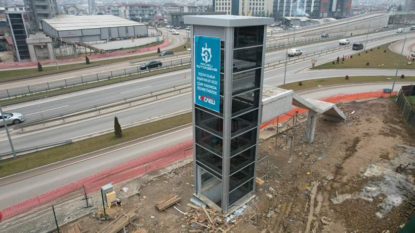 Büyükşehir duyurdu: Kocaeli’nin en uzun tek açıklıklı üst geçidinin çalışmaları bitmek üzere! - Resim : 1