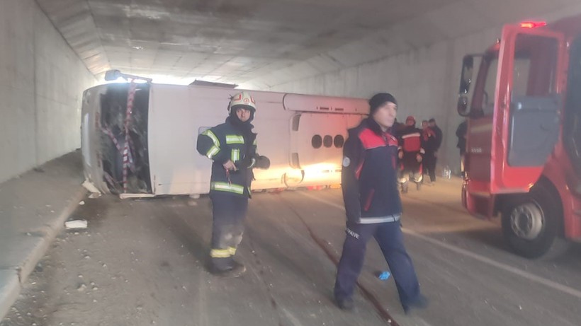 Denizli'de facia: İşçi midibüsü kaza yaptı, ölü ve yaralılar var! - Resim : 1