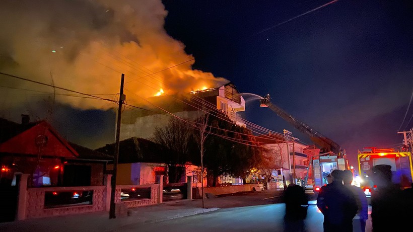 Denizli'de korku dolu anlar: Alev alev yandı! - Resim : 1
