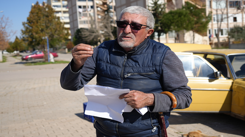 Sosyal medyadan tanışıp evlenen 62 yaşındaki adam, 4 aydır hayatını arabasının içinde geçiriyor - Resim : 2