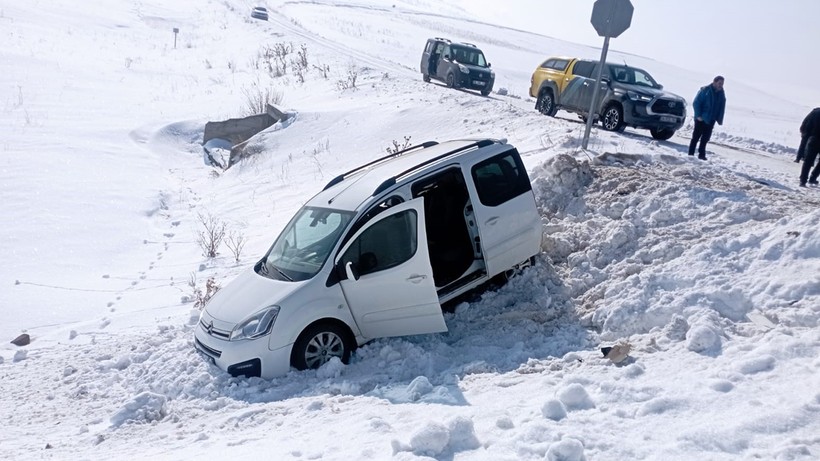 Kars'ta trafik kazası: Birçok vatandaş yaralandı! - Resim : 1