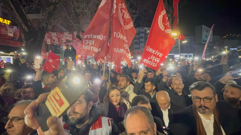 İzmit’te yürümek isteyen gruba polis müdahalesi - Resim : 4