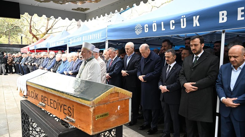 Cumhurbaşkanı Recep Tayyip Erdoğan, Kocaeli'de Burhan Abiş'in cenazesine katıldı: İşte o kareler... - Resim: 7