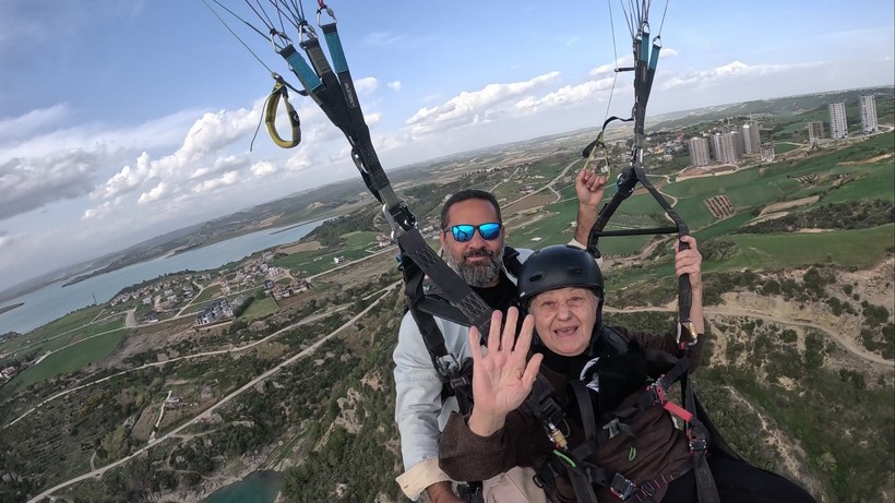 83 yaşında yamaç paraşütü ile uçtu! - Resim : 2