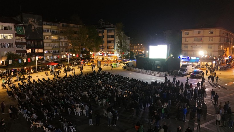 İzmit Kent Meydanı'nda Yeşil-Siyahlılar galibiyetin keyfini yaşadı - Resim: 5