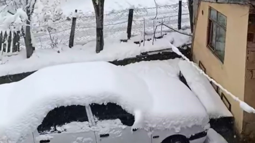 Sinop karın altında kaldı: Yollar ulaşıma kapandı! - Resim : 1