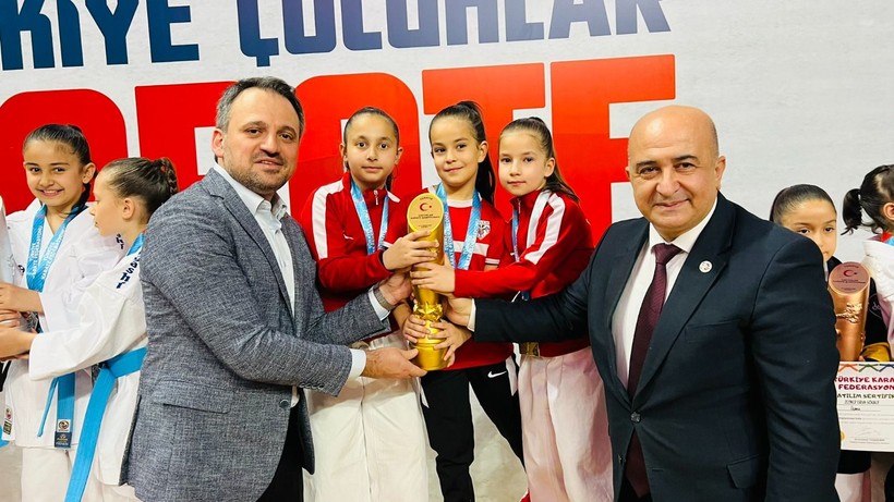 Sporun Başkenti’nde, adeta nefesleri kesen bir karate şöleni sahne aldı - Resim: 1