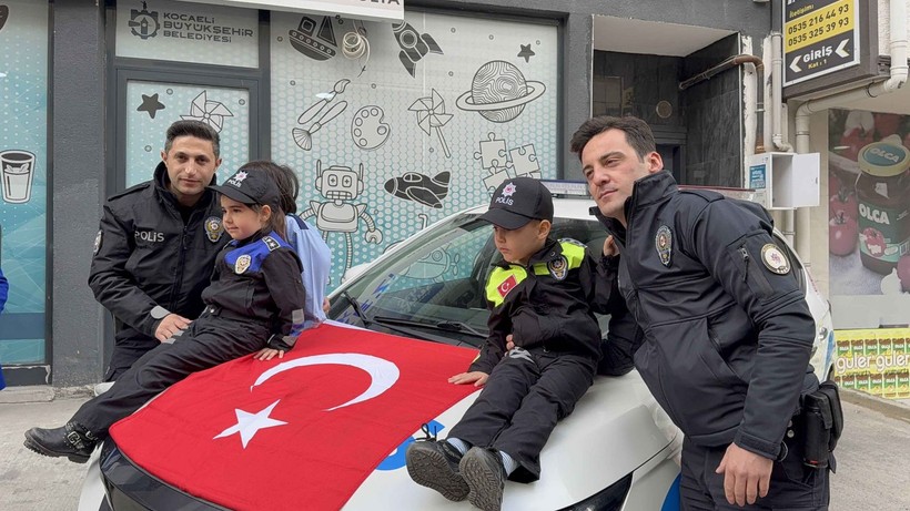 Anne Şehir’de polislere sürpriz kutlama - Resim: 4