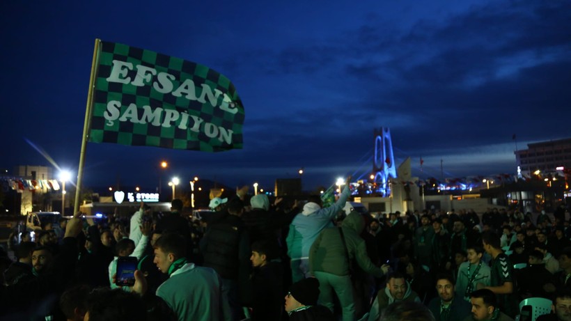Meydan, “Şampiyon Kocaelispor” sesleriyle inledi - Resim : 1