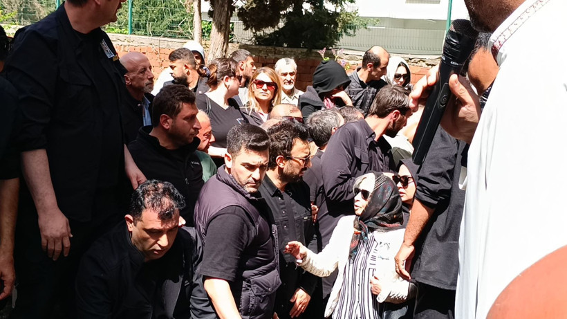 Tarkan annesine gözyaşları içinde veda etti - Resim: 4