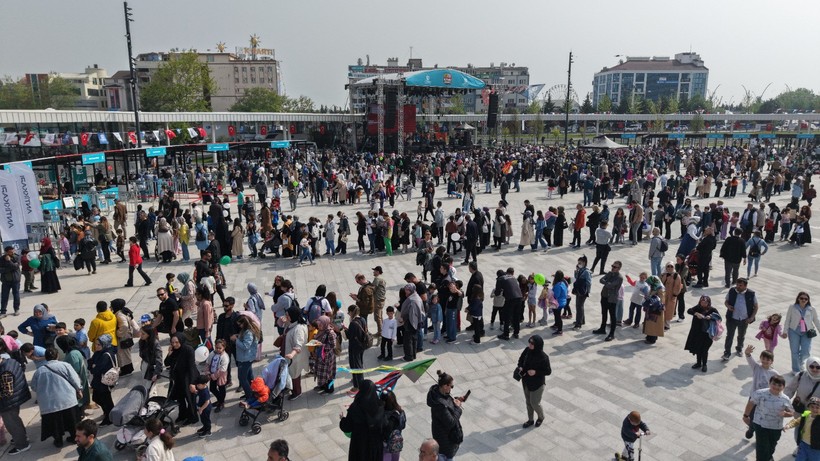 Milli İrade Meydanı dolup taştı - Resim : 2