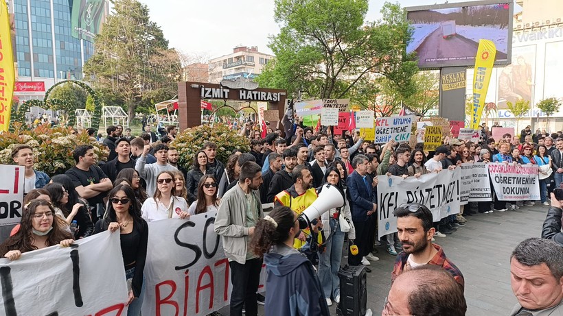 Liseliler öğretmenleri için yürüdü - Resim : 2