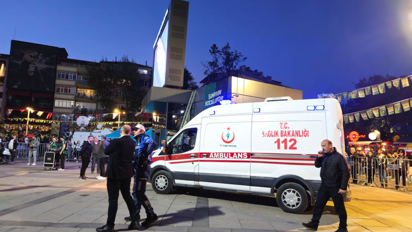 Genç taraftar kutlamalarda fenalaştı! - Resim : 3