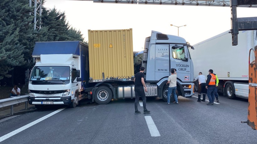 TEM Otoyolu'nda zincirleme trafik kazası! - Resim : 4
