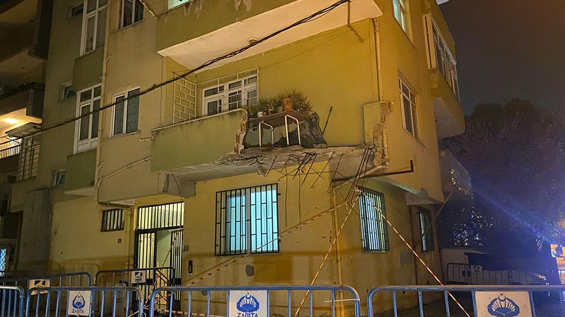 İstanbul'da korku dolu anlar: 5 katlı binada çökme yaşandı! - Resim : 1
