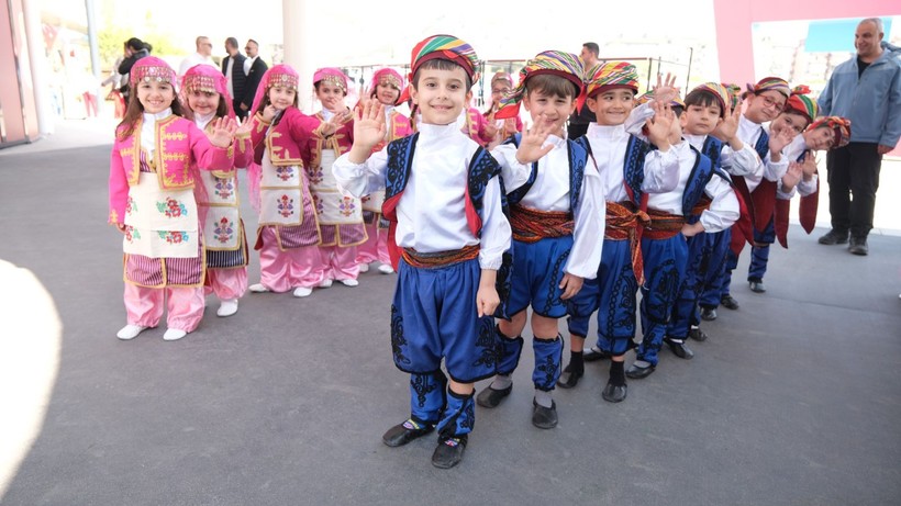 “Arı Maya” Kocaelili minikler için sahnede - Resim: 2